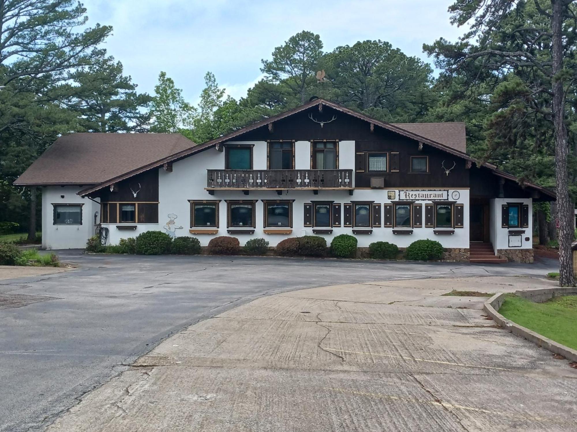 Bavarian Inn Motel & Restaurant Eureka Springs Exterior photo